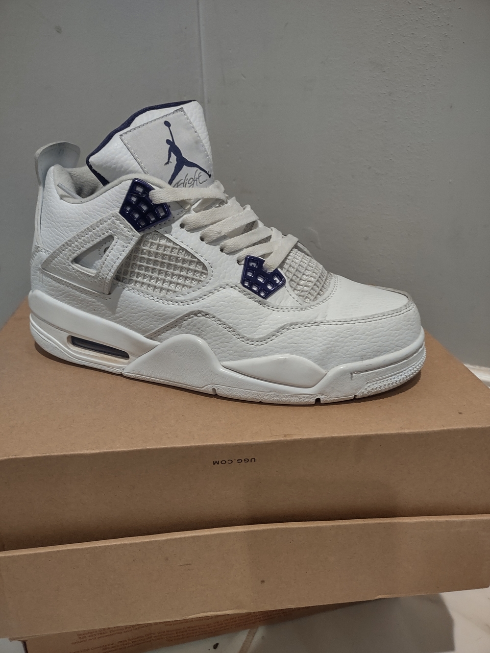 Women's Size 7 Air Jordan Flight Sneakers